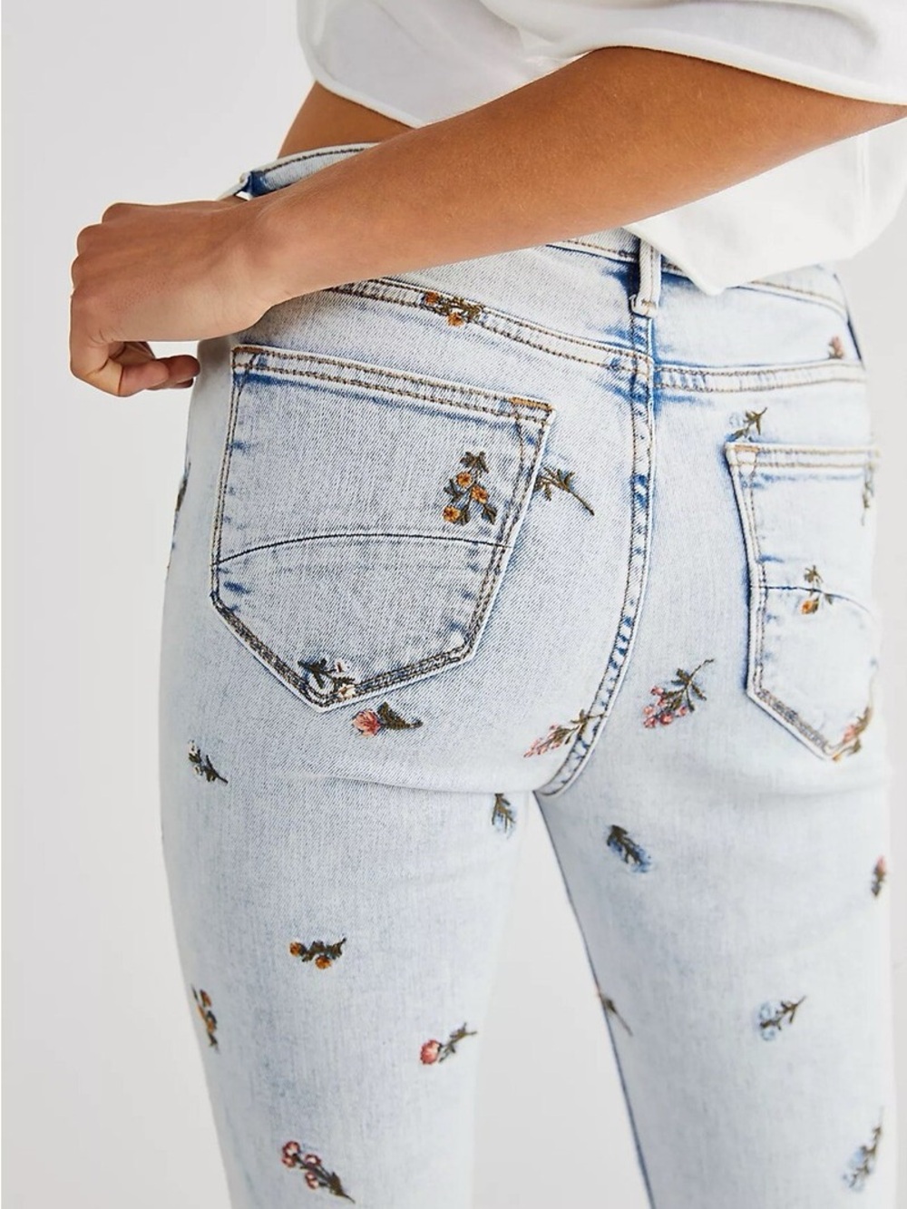 Light Blue Women's Embroidered Flower Skinny Jeans